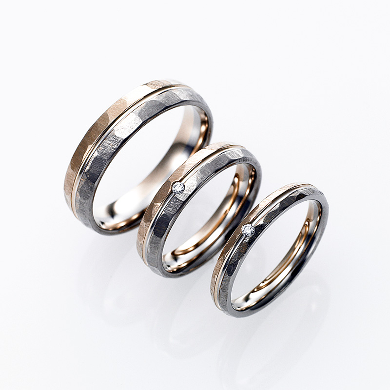 フィッシャーの表面加工が個性的な結婚指輪