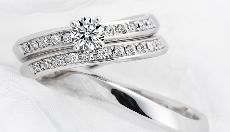 ラザールダイヤモンドの婚約指輪 MILLKY WAY（ミルキーウェイ）