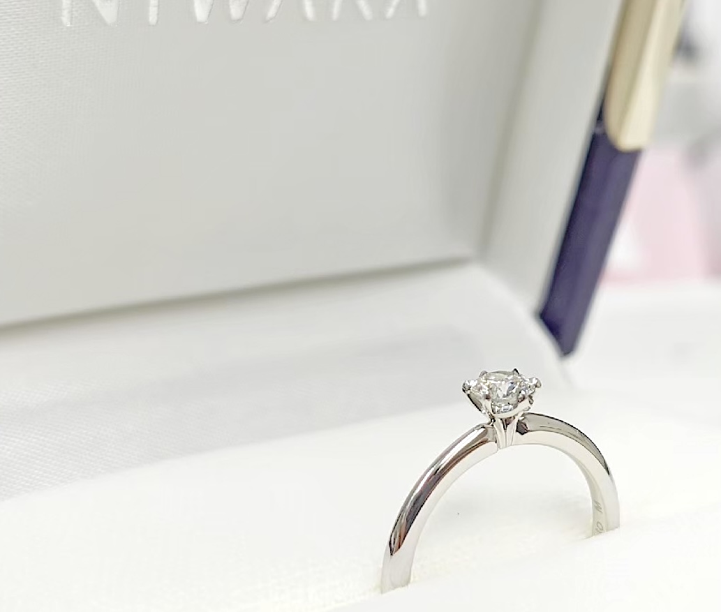 NIWAKA（ニワカ）の婚約指輪、かれん