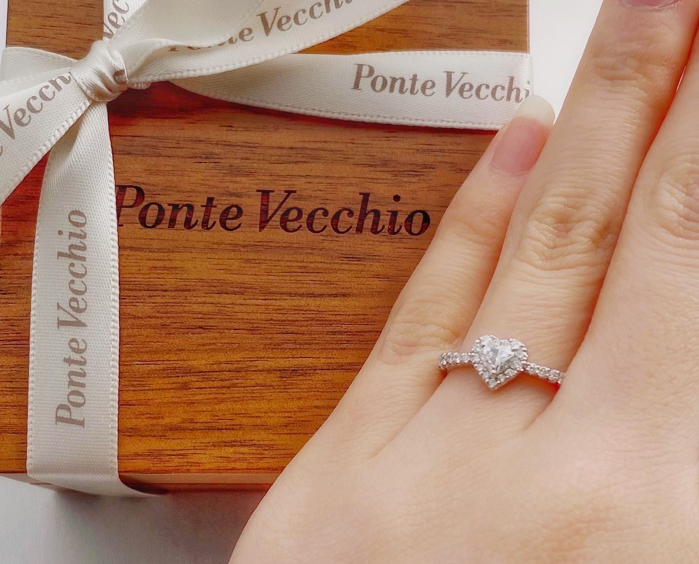 ポンテヴェキオの婚約指輪「ハッピーハート」