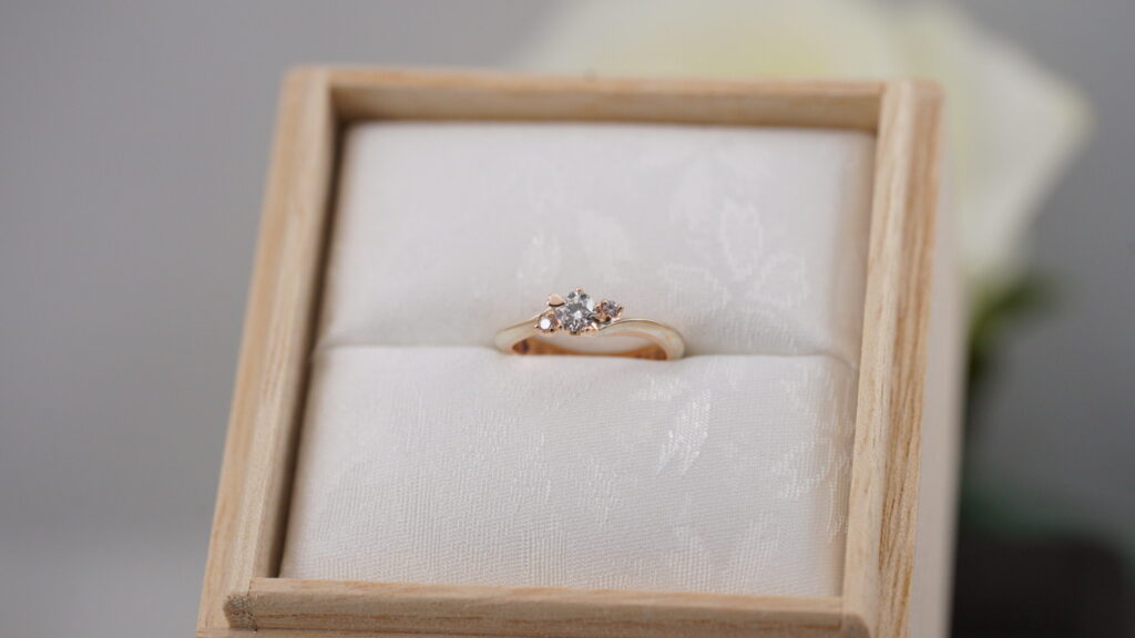 杢目金屋の婚約指輪