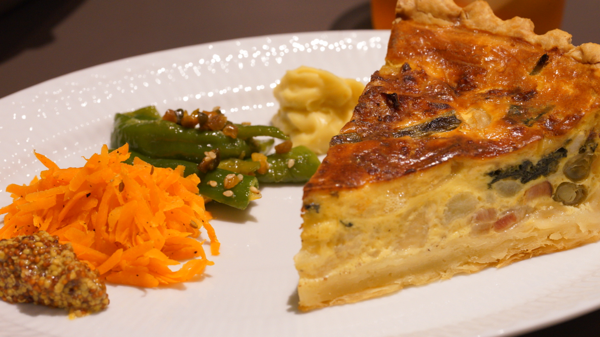 季節野菜のキッシュ