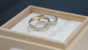 花モチーフの結婚指輪一覧｜可愛すぎない上品なデザインに花言葉を添えて