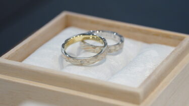 花モチーフの結婚指輪一覧｜可愛すぎない上品なデザインに花言葉を添えて