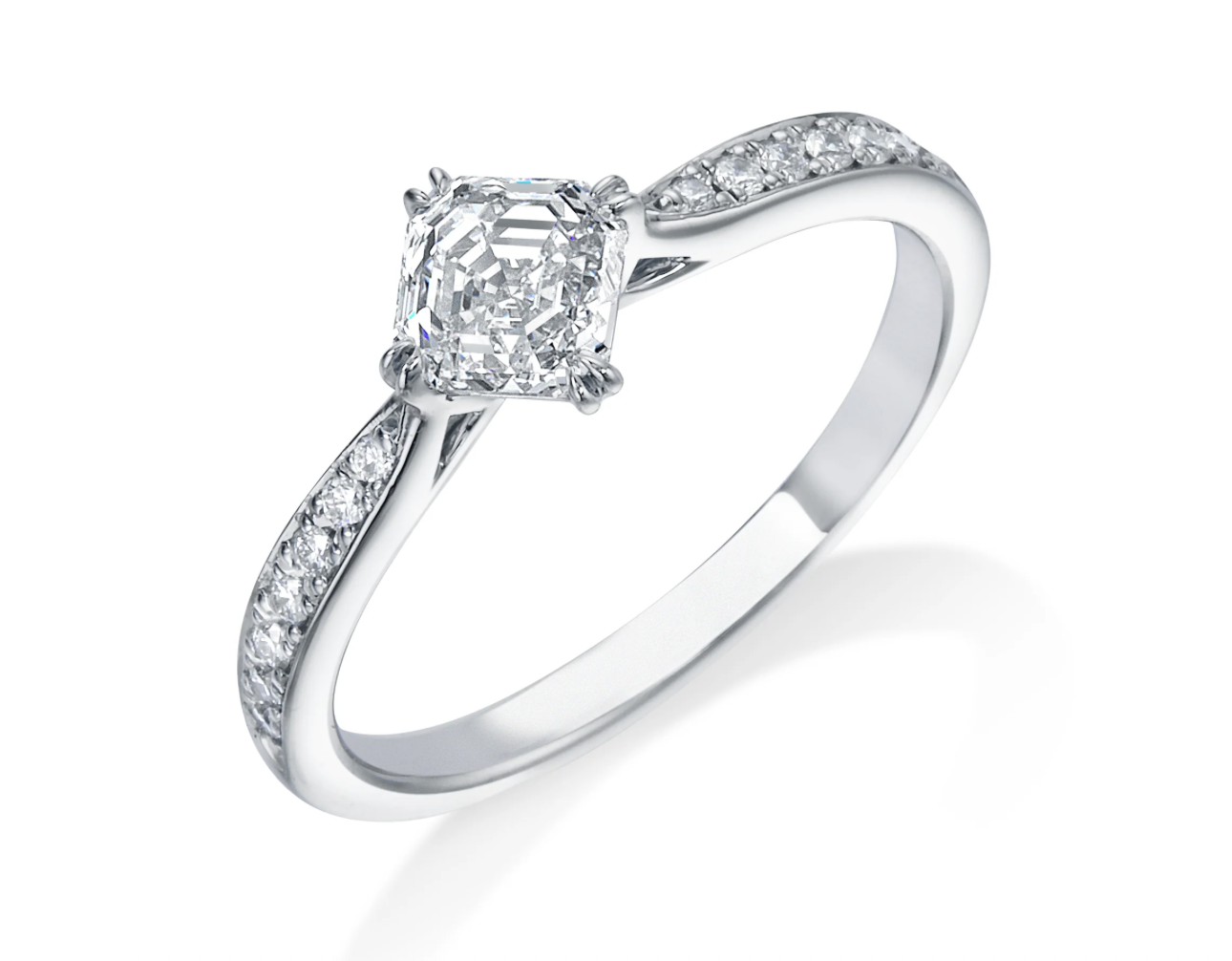 ロイヤル・アッシャー・カットの婚約指輪、AC044 