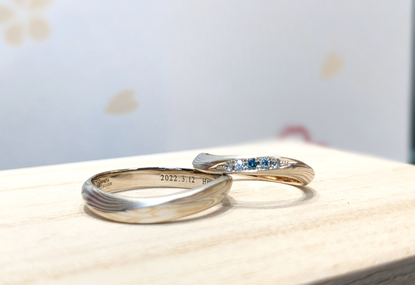 杢目金屋（もくめがねや）「弓桜（ゆみざくら）」ブルーダイヤモンドアレンジ