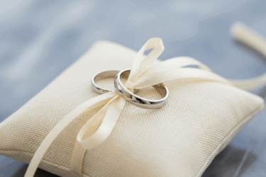 【純プラチナ】純度が高いプラチナの魅力について解説～Pt999結婚指輪の人気デザインもご紹介します～