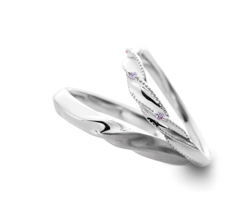 ミル打ちの結婚指輪　ミルク＆ストロベリー「アントレッセ」