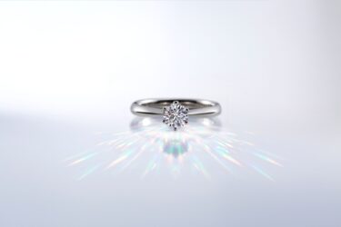【長野市】婚約指輪をローンで購入したい！支払いパターンや婚約指輪の相場もご紹介します