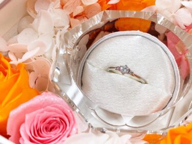 【長野市】婚約指輪は毎日着けられる？人気なデザインとブランドもご紹介します！