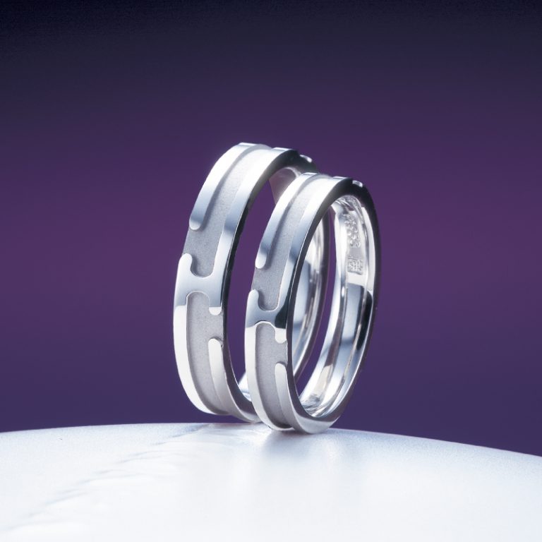 ニワカの表面加工が個性的な結婚指輪「八重霞」