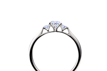 【松本市】婚約指輪は高いって本当？婚約指輪の相場となぜ男性は婚約指輪を贈りたいのか、詳しく解説します。