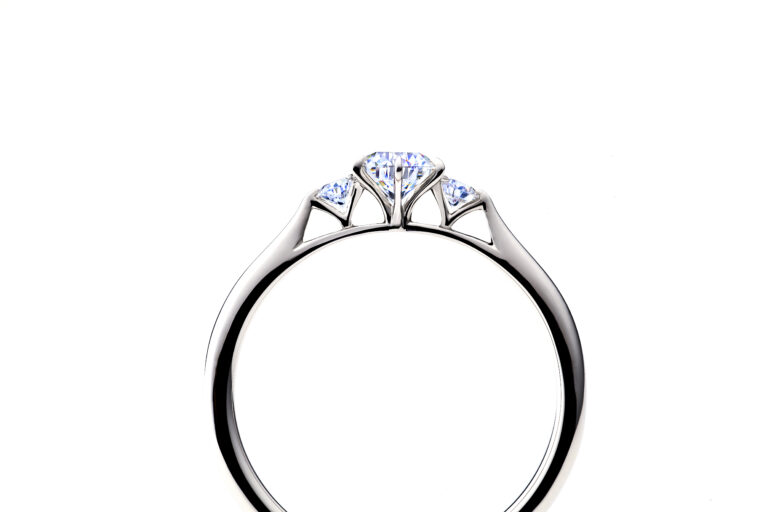 ラザール・ダイヤモンドの婚約指輪　