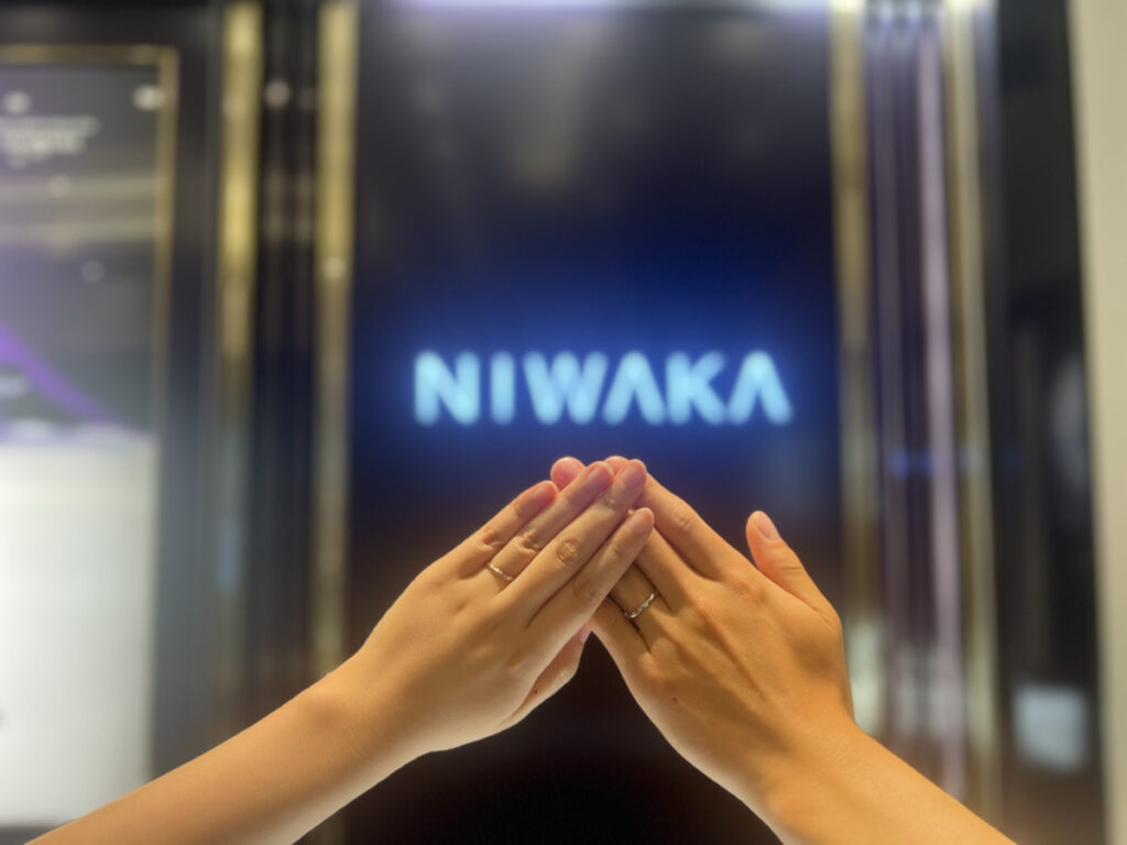 NIWAKA(ニワカ)の結婚指輪を着けたカップル