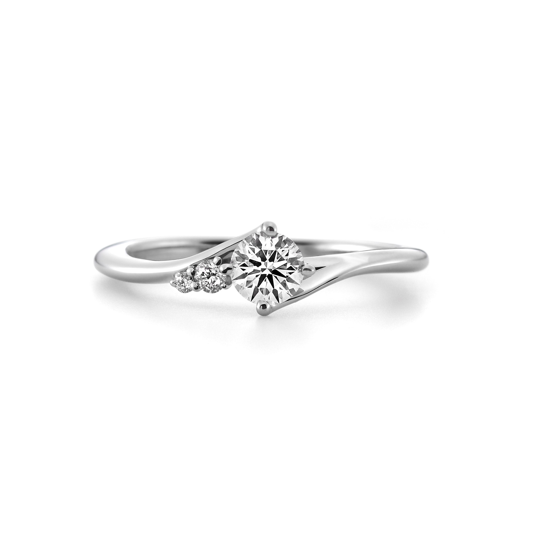 ラザール・ダイヤモンドの婚約指輪「カシオペア」