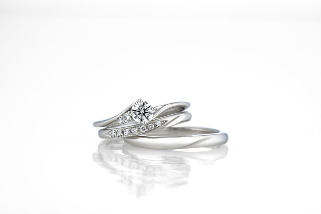 ラザール・ダイヤモンドの婚約指輪・結婚指輪「カシオペア」
