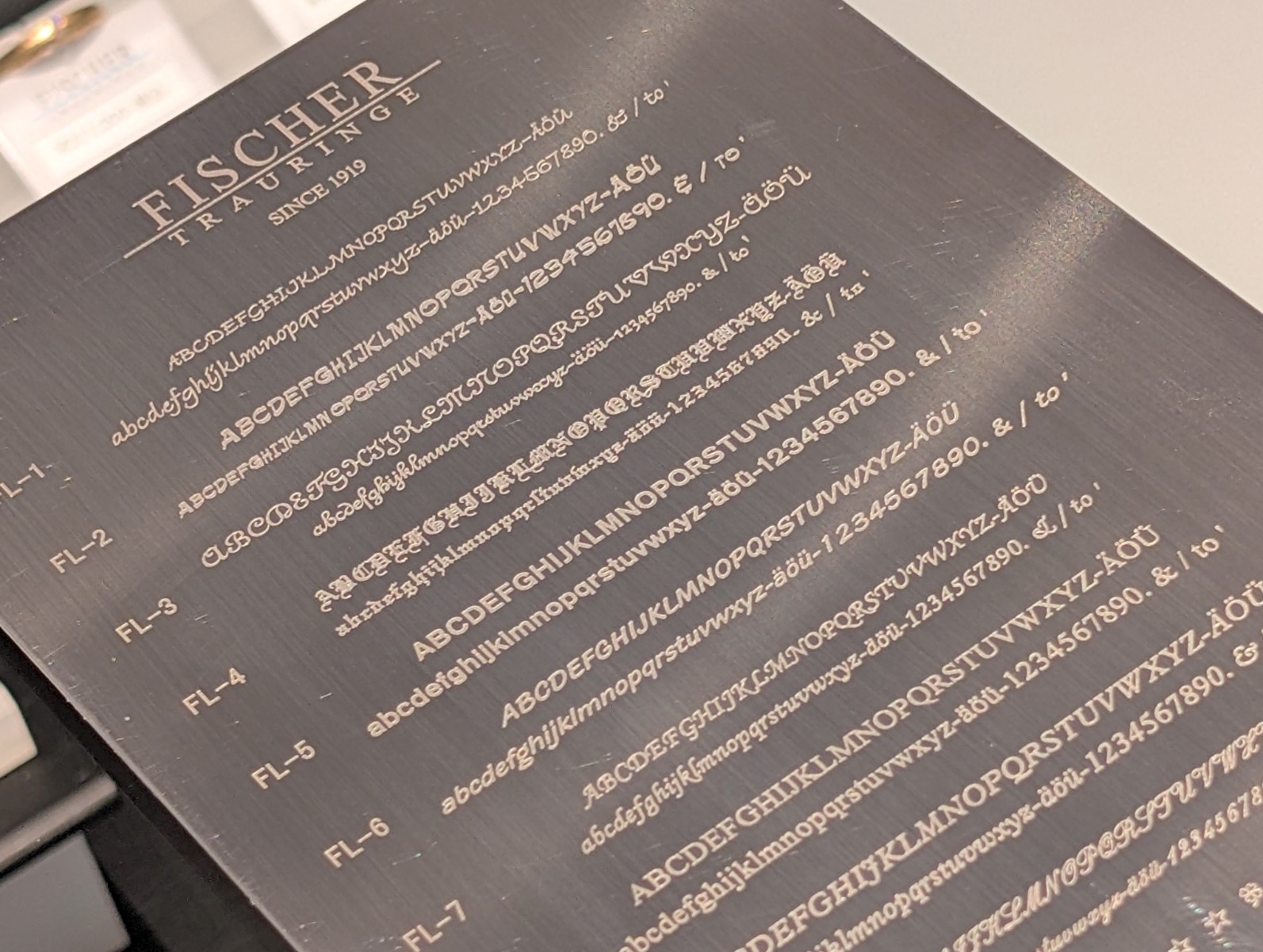 フィッシャー、結婚指輪の刻印