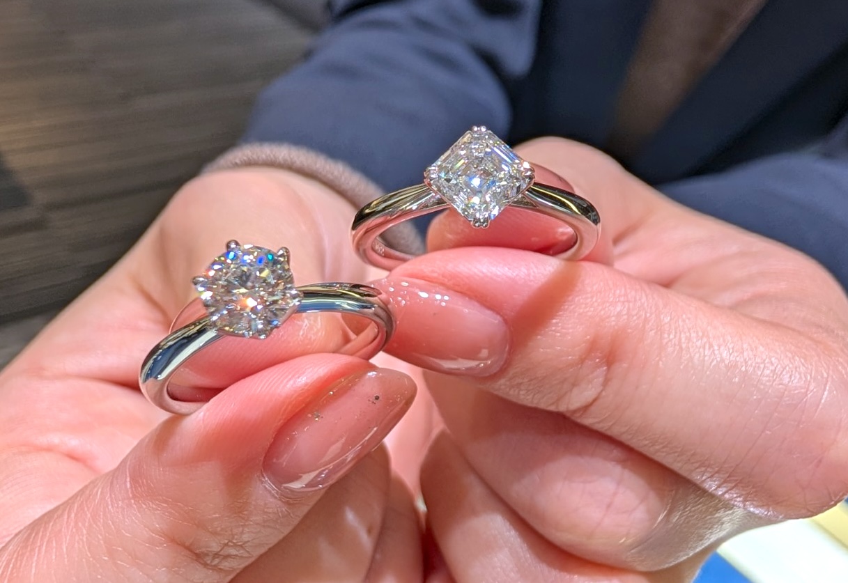 ロイヤル・アッシャー・カットの婚約指輪