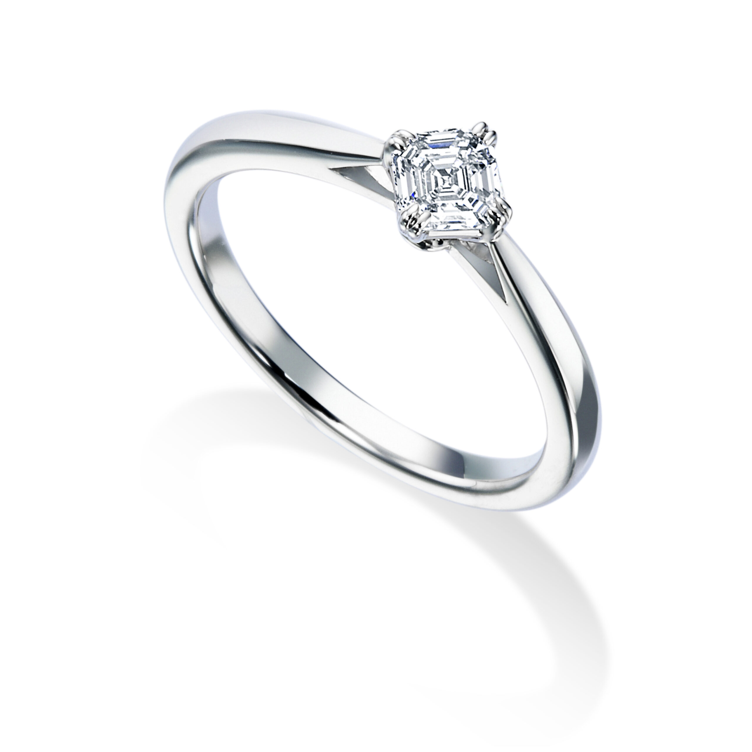 ロイヤル・アッシャー・カットの婚約指輪、AC038