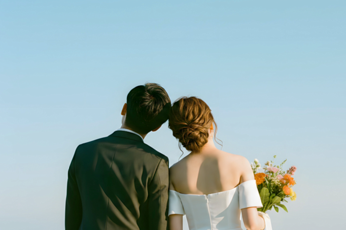 寄り添うカップル