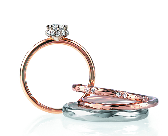 【松本市】ゴールド好きが目にとめる婚約指輪人気デザイン17選｜カジュアルでオシャレに楽しめる婚約指輪をご紹介