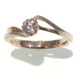 杢目模様の入った婚約指輪