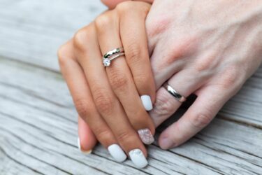 【松本市】結婚指輪の重ね付けって何？重ね付け方法と人気ブランドNIWAKAのセットリングをご紹介！