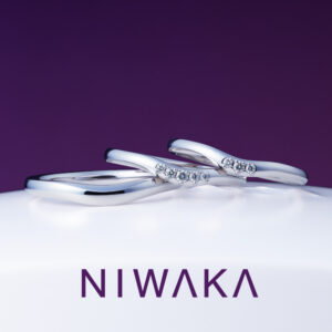 NIWAKA（ニワカ）の結婚指輪 3石「白鈴（しろすず）」