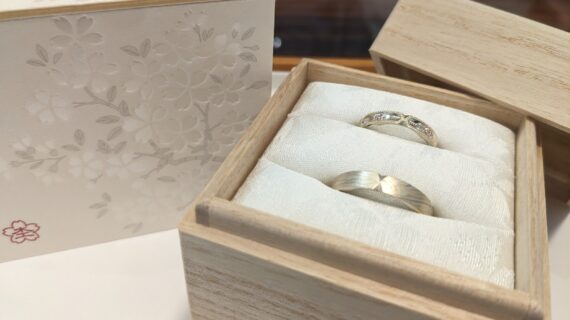 杢目金屋の結婚指輪、デザインは桜あわせ