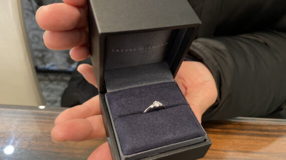 ラザールダイヤモンドの婚約指輪　