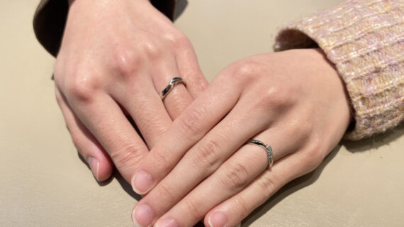 NIWAKAの結婚指輪を着用したカップル