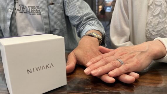 NIWAKAの結婚指輪を着けた夫婦