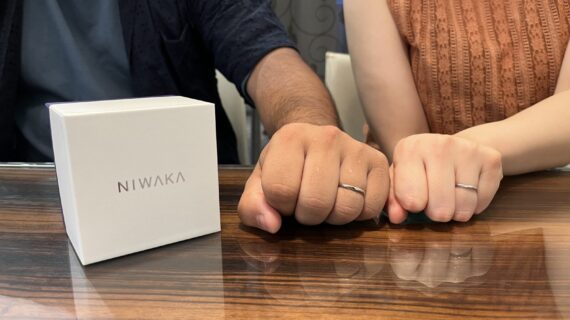 NIWAKAの結婚指輪を着けた夫婦