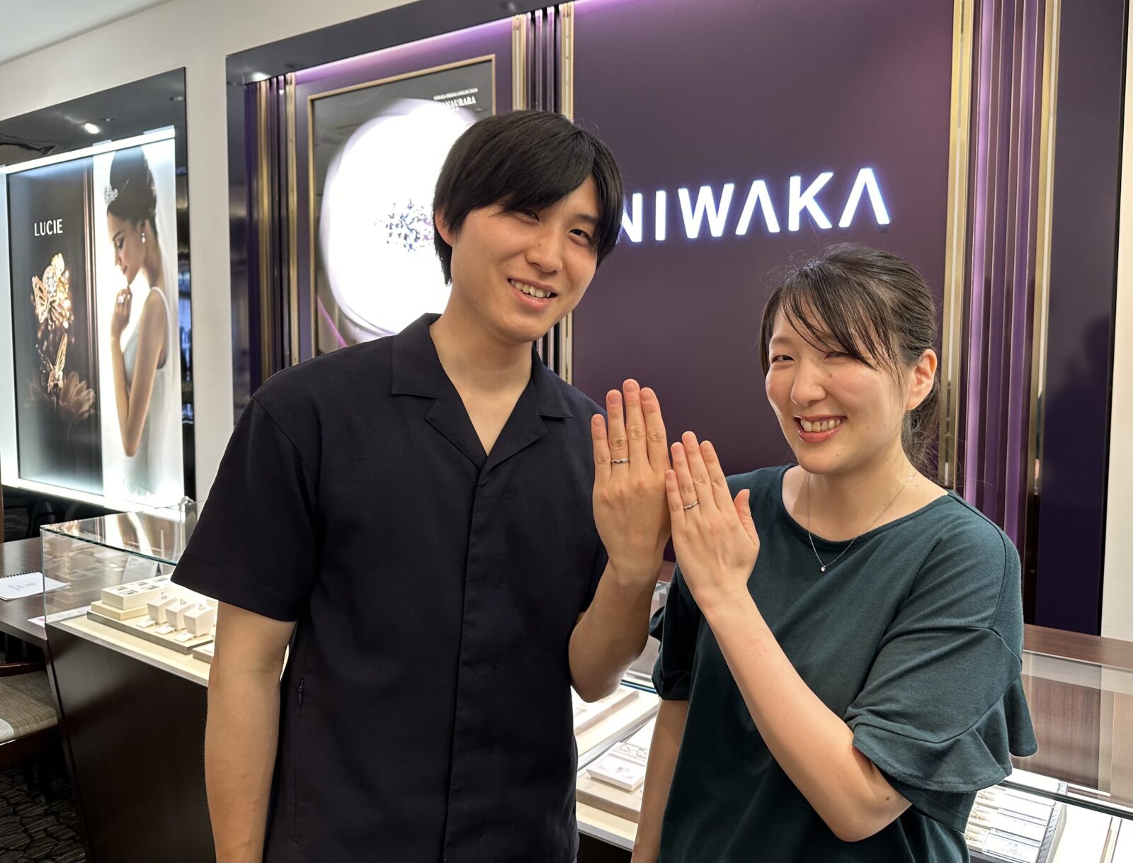 NIWAKA（ニワカ）の結婚指輪を着けたカップル