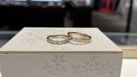 杢目金屋の結婚指輪をお作りいただいたカップル