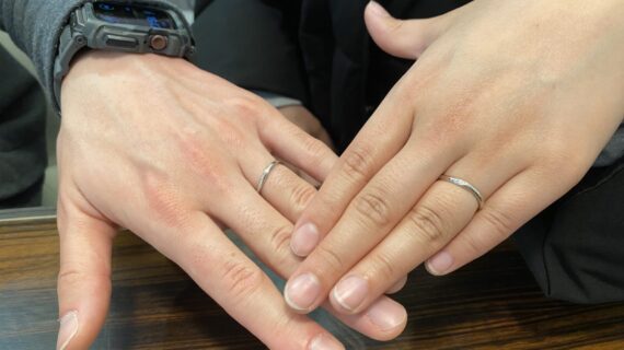 NIWAKA(ニワカ）の結婚指輪を着けたカップル