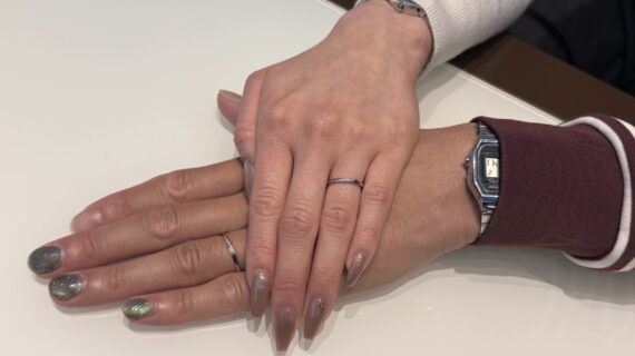 ルシエの結婚指輪をつけたカップル
