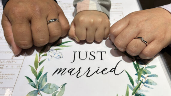 ルシエの結婚指輪をつけているカップル