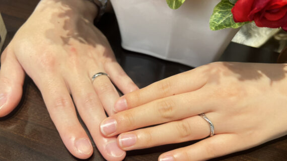 NIWAKA（ニワカ）の結婚指輪を着けたカップル