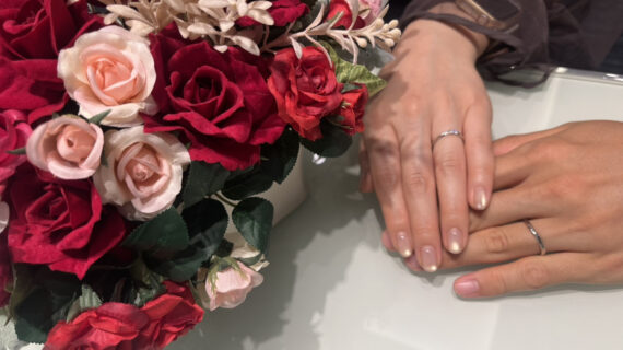 NIWAKAの結婚指輪を着けたカップル
