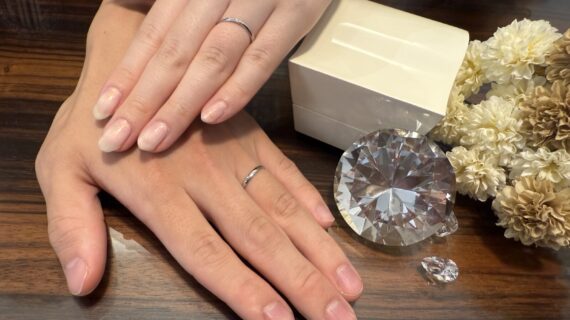 ルシエの結婚指輪を付けているカップル