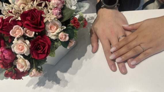 ルシエの結婚指輪を着けたカップル