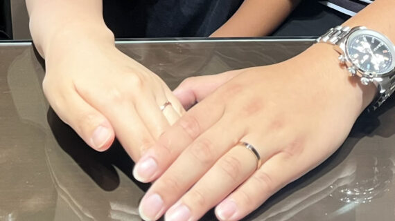 NIWAKAとルシエの結婚指輪を着けたご夫婦とお子様