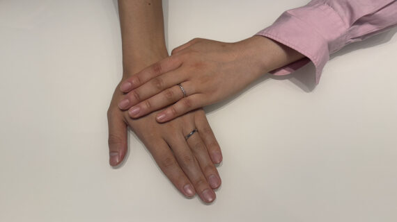 ルシエの結婚指輪を着けたカップル