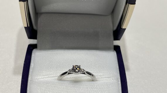 NIWAKAの婚約指輪をお選びした男性