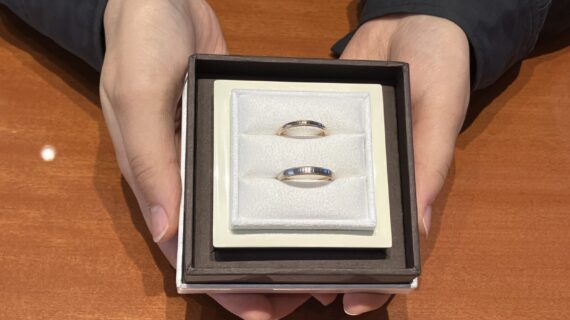 ルシエの結婚指輪を着けたカップル