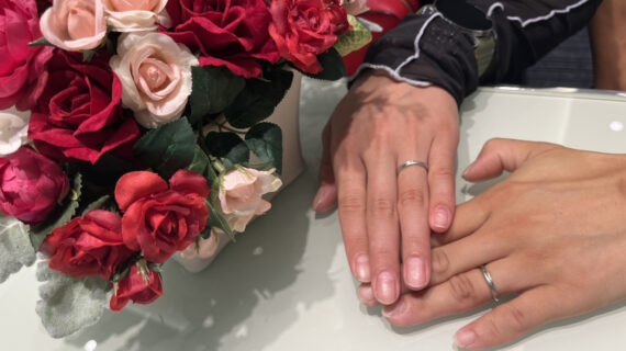 ルシエの結婚指輪を着けたカップル