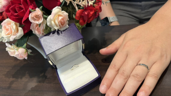 NIWAKAの結婚指輪を着けた男性