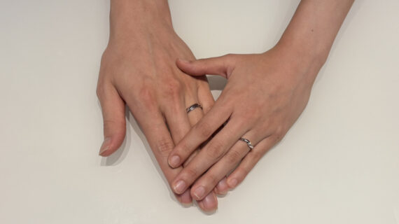 ルシエの結婚指輪を着けたカップル