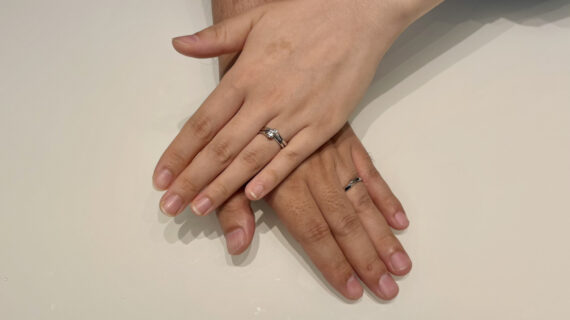 NIWAKAの結婚指輪を着けたカップル